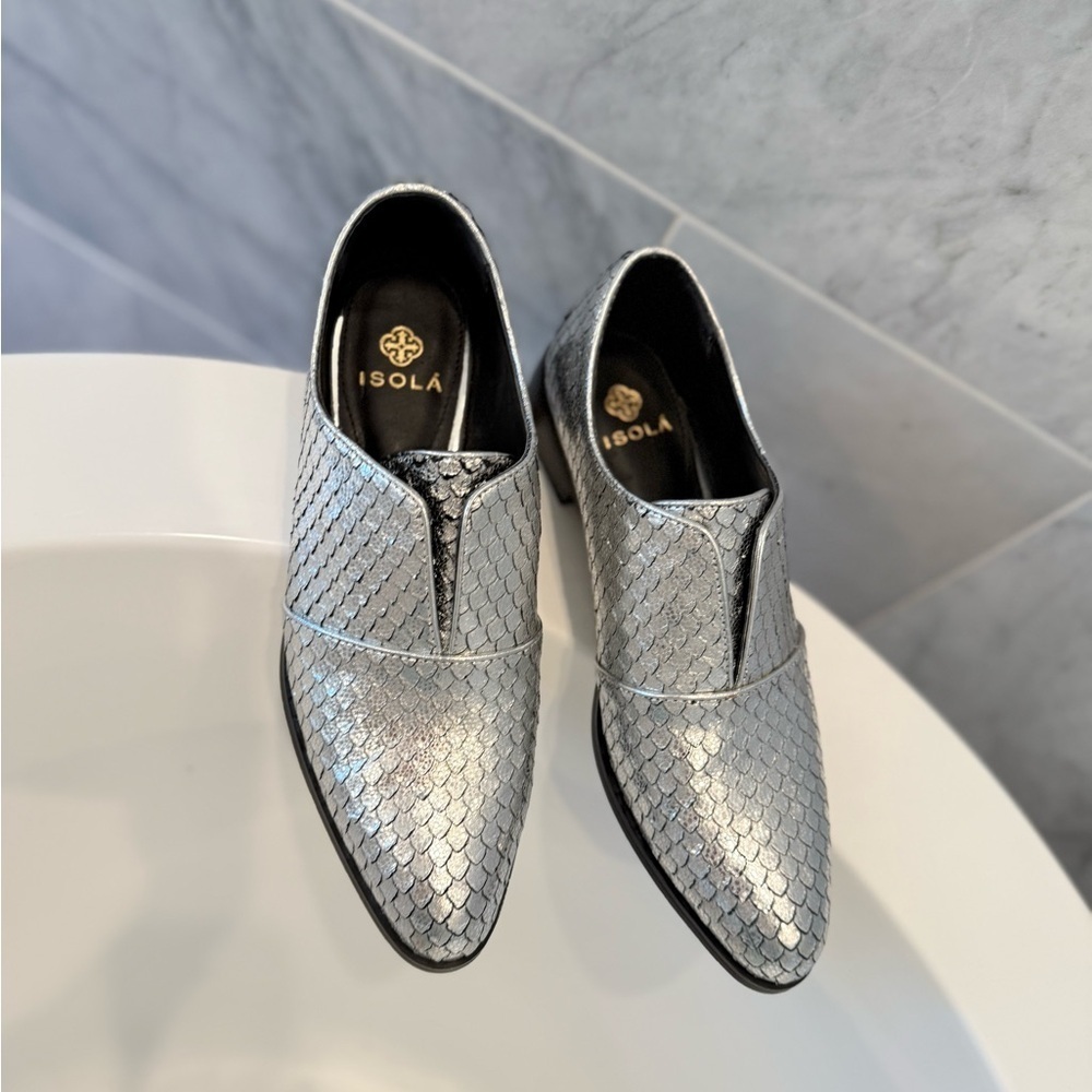 ISOLA Silver Scalloped Maria Loafer Slip On Flats Shoes 8